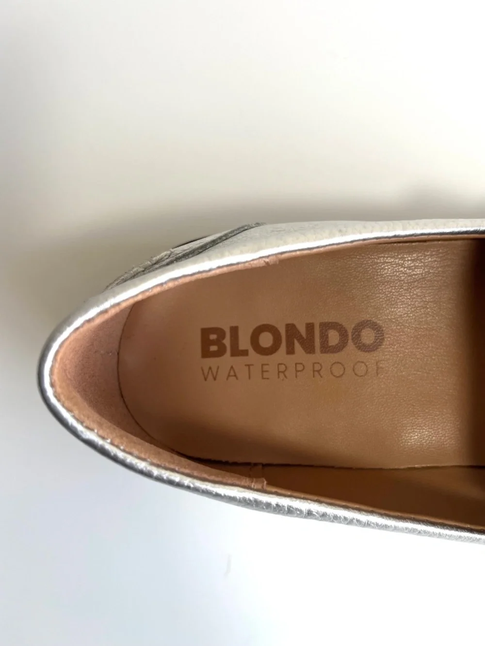 Blondo Waterproof Leather Penny Loafer Size 8 M Silver Metallic